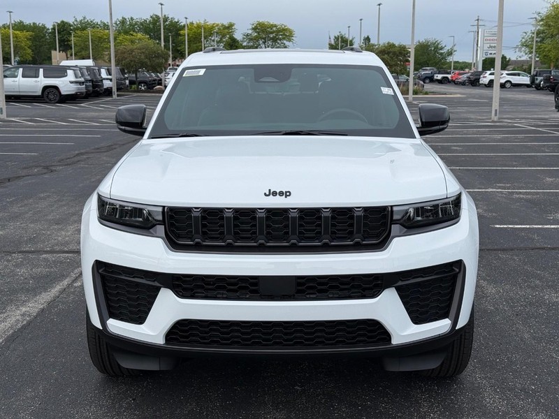 Jeep Grand Cherokee L Vehicle Full-screen Gallery Image 10