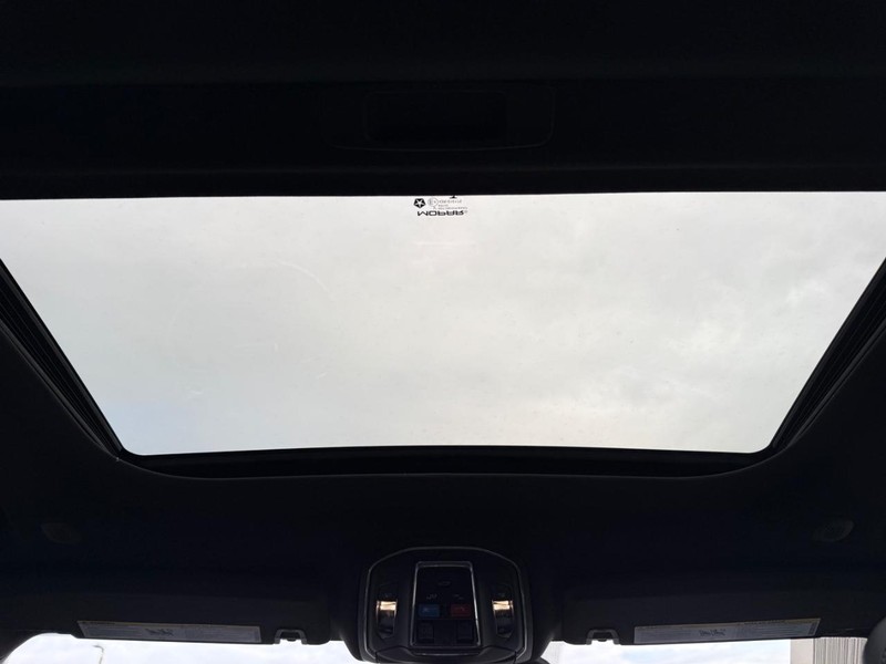 Jeep Grand Cherokee L Vehicle Full-screen Gallery Image 14