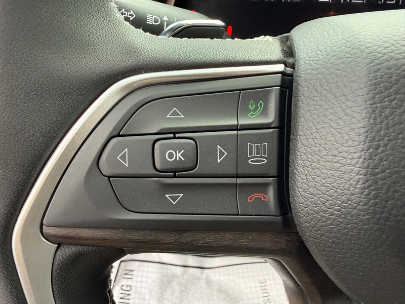 Jeep Grand Cherokee L Vehicle Full-screen Gallery Image 22