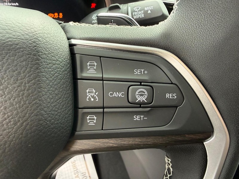 Jeep Grand Cherokee L Vehicle Full-screen Gallery Image 23