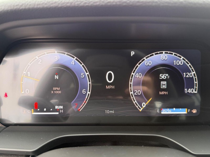 Jeep Grand Cherokee L Vehicle Full-screen Gallery Image 30