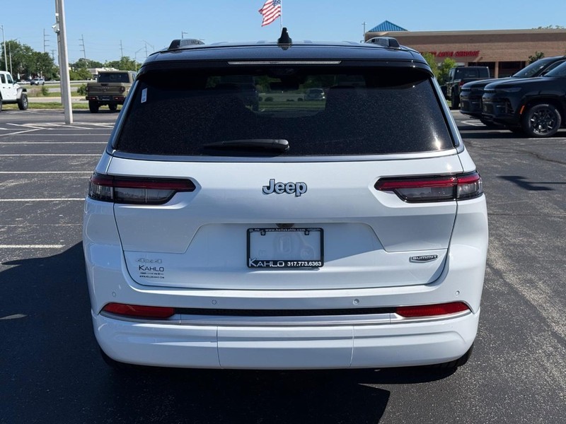 Jeep Grand Cherokee L Vehicle Full-screen Gallery Image 4