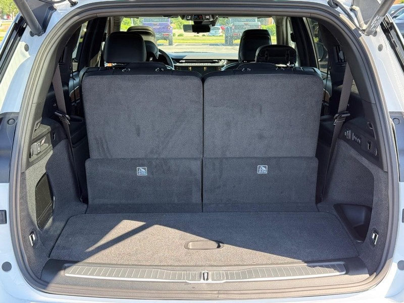 Jeep Grand Cherokee L Vehicle Full-screen Gallery Image 7