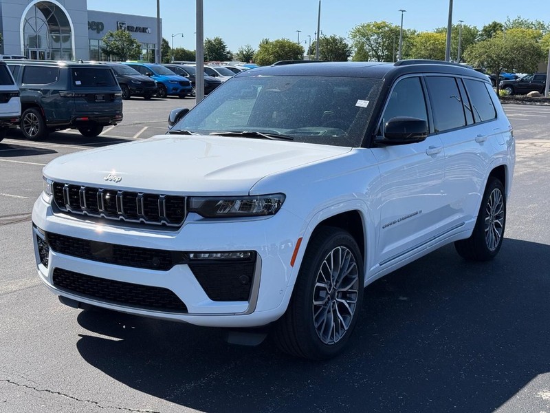 Jeep Grand Cherokee L Vehicle Full-screen Gallery Image 9