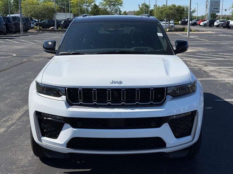 Jeep Grand Cherokee L Vehicle Full-screen Gallery Image 10