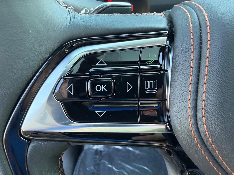 Jeep Grand Cherokee L Vehicle Full-screen Gallery Image 22