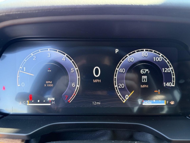 Jeep Grand Cherokee L Vehicle Full-screen Gallery Image 30