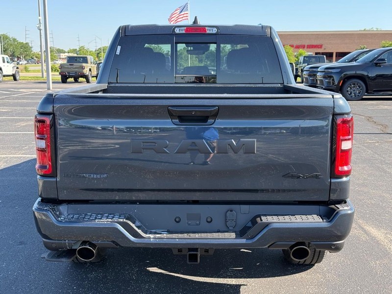 Ram 1500 Vehicle Full-screen Gallery Image 4