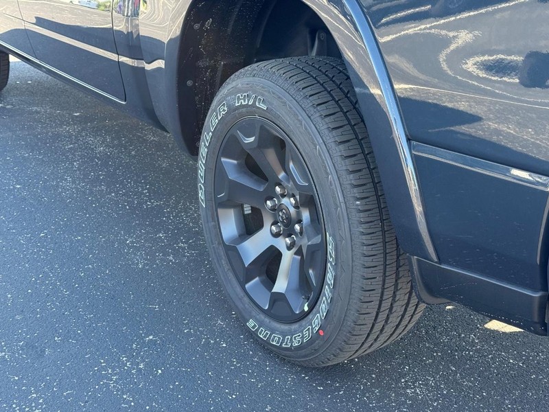 Ram 1500 Vehicle Full-screen Gallery Image 6