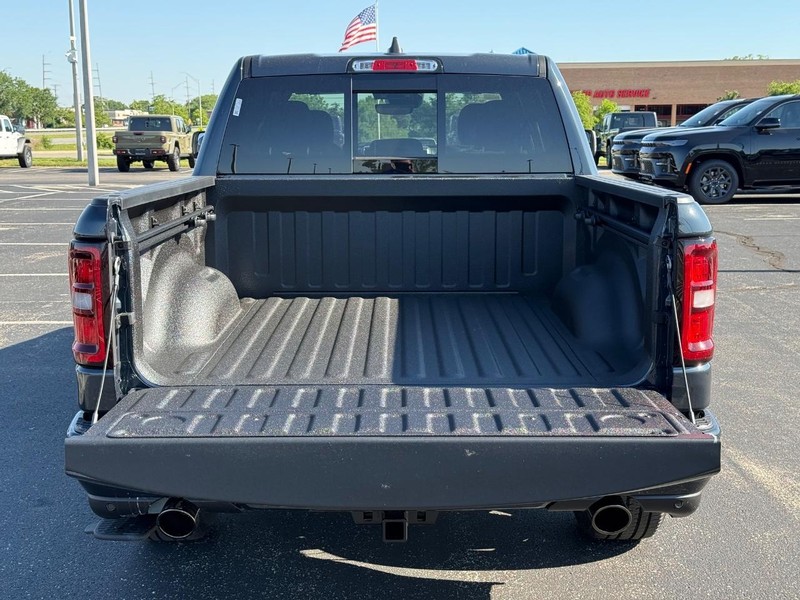 Ram 1500 Vehicle Full-screen Gallery Image 7