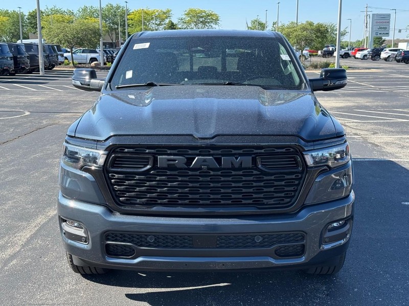 Ram 1500 Vehicle Full-screen Gallery Image 9