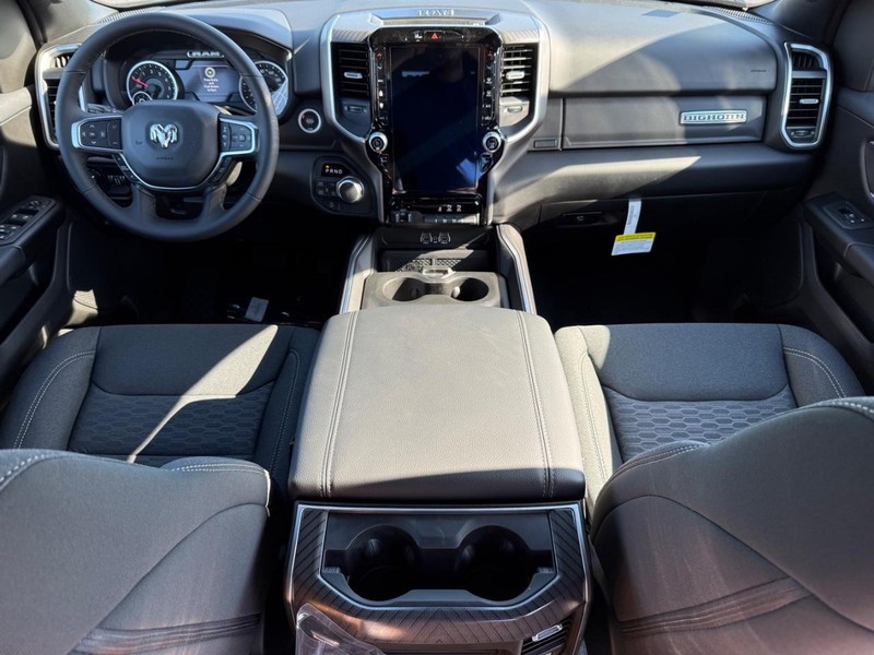 Ram 1500 Vehicle Full-screen Gallery Image 12