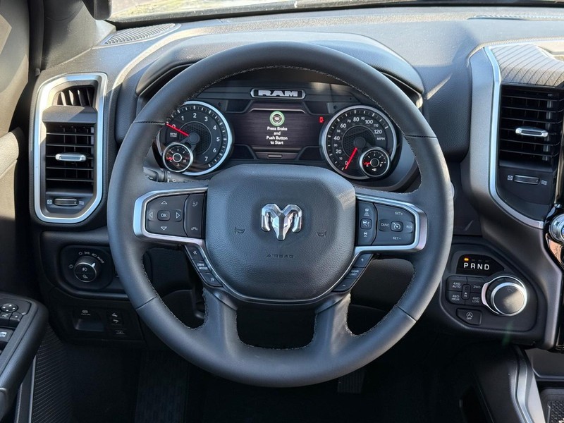 Ram 1500 Vehicle Full-screen Gallery Image 13