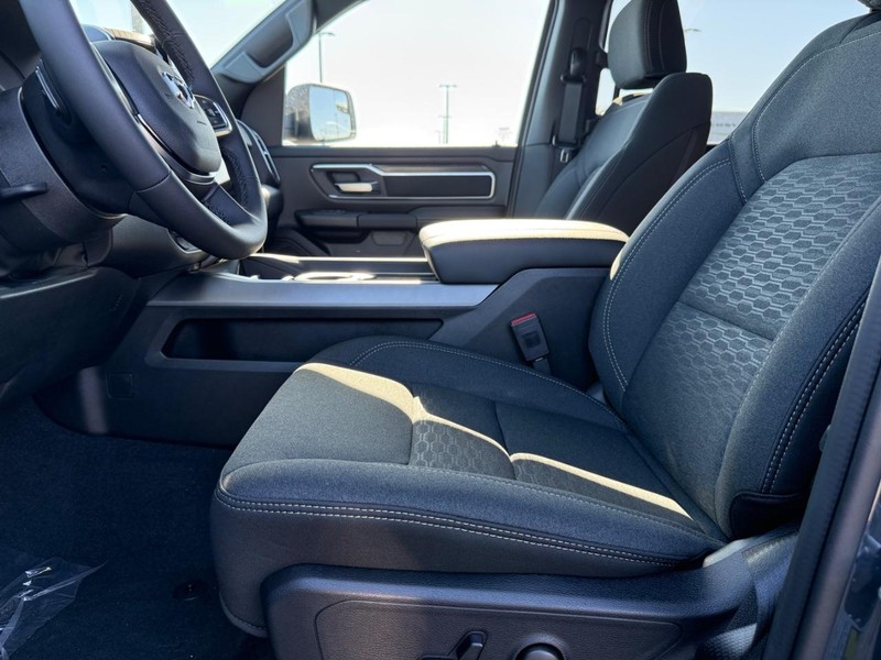 Ram 1500 Vehicle Full-screen Gallery Image 17