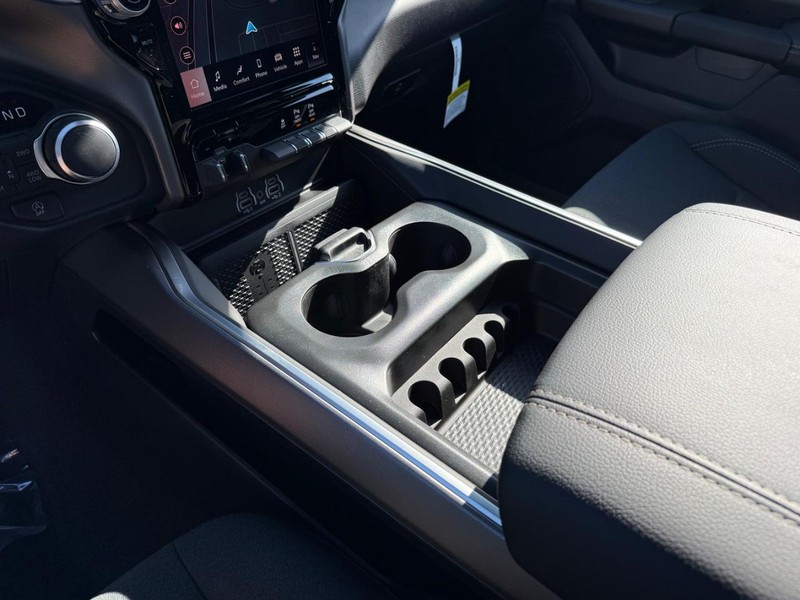 Ram 1500 Vehicle Full-screen Gallery Image 25