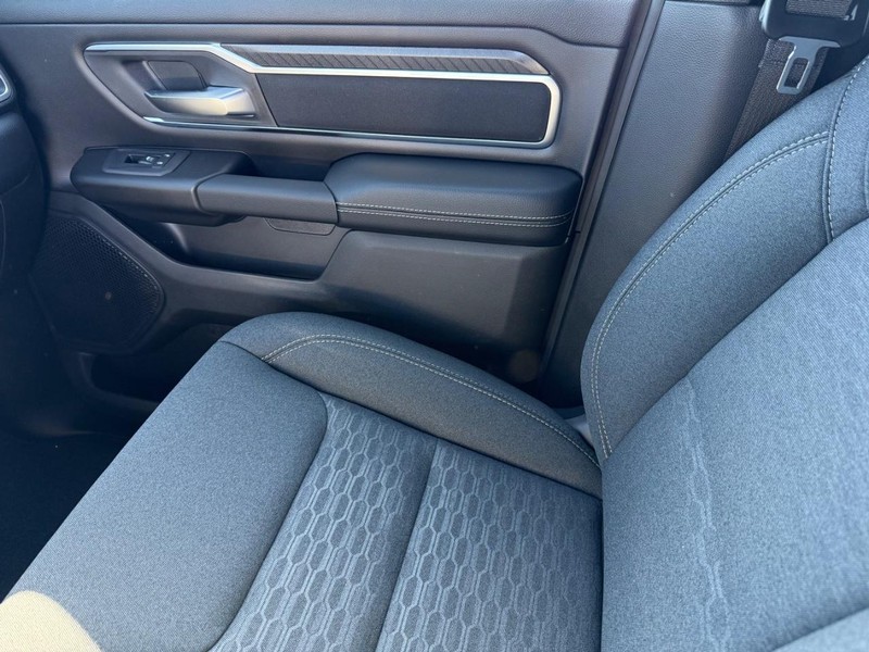 Ram 1500 Vehicle Full-screen Gallery Image 26
