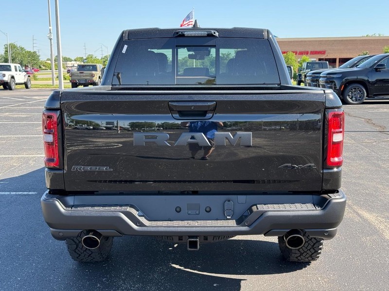 Ram 1500 Vehicle Full-screen Gallery Image 4