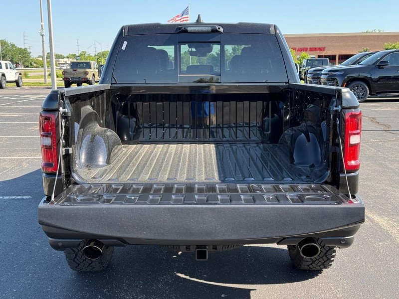Ram 1500 Vehicle Full-screen Gallery Image 7