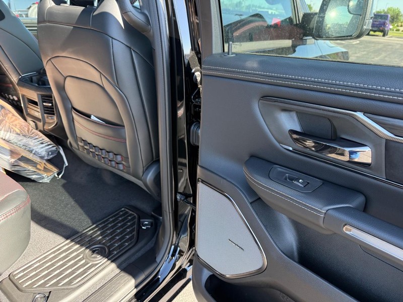Ram 1500 Vehicle Full-screen Gallery Image 11