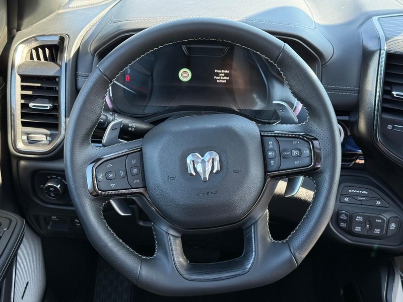 Ram 1500 Vehicle Full-screen Gallery Image 13