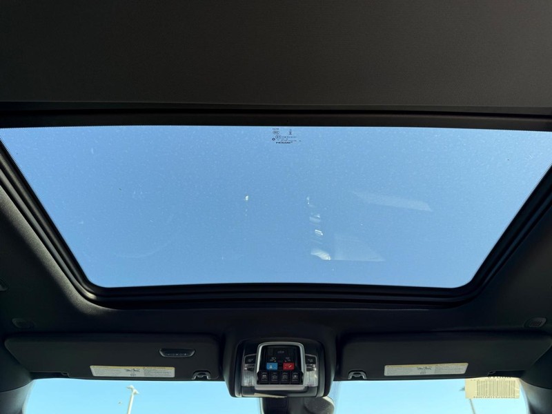 Ram 1500 Vehicle Full-screen Gallery Image 14