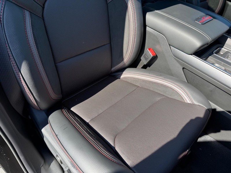 Ram 1500 Vehicle Full-screen Gallery Image 16