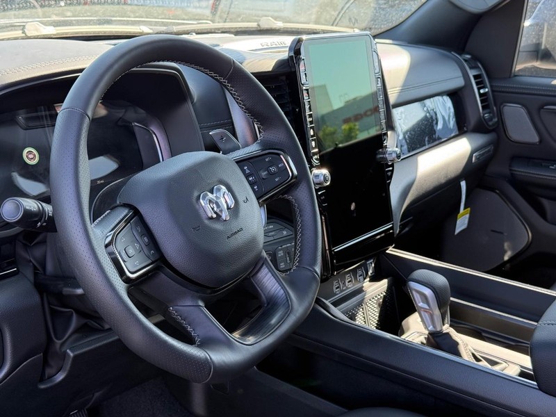 Ram 1500 Vehicle Full-screen Gallery Image 19