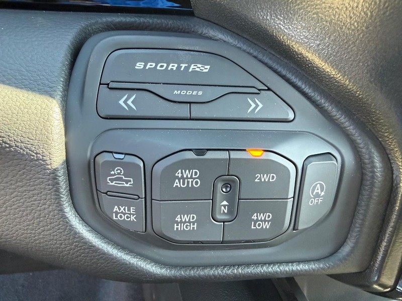 Ram 1500 Vehicle Full-screen Gallery Image 23