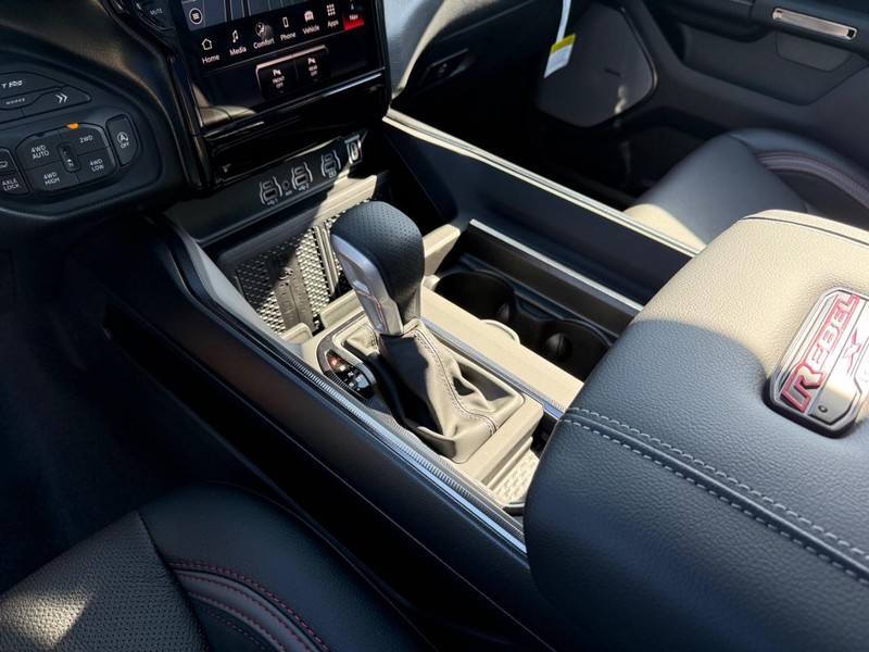 Ram 1500 Vehicle Full-screen Gallery Image 26