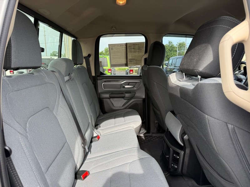 Ram 1500 Vehicle Full-screen Gallery Image 10
