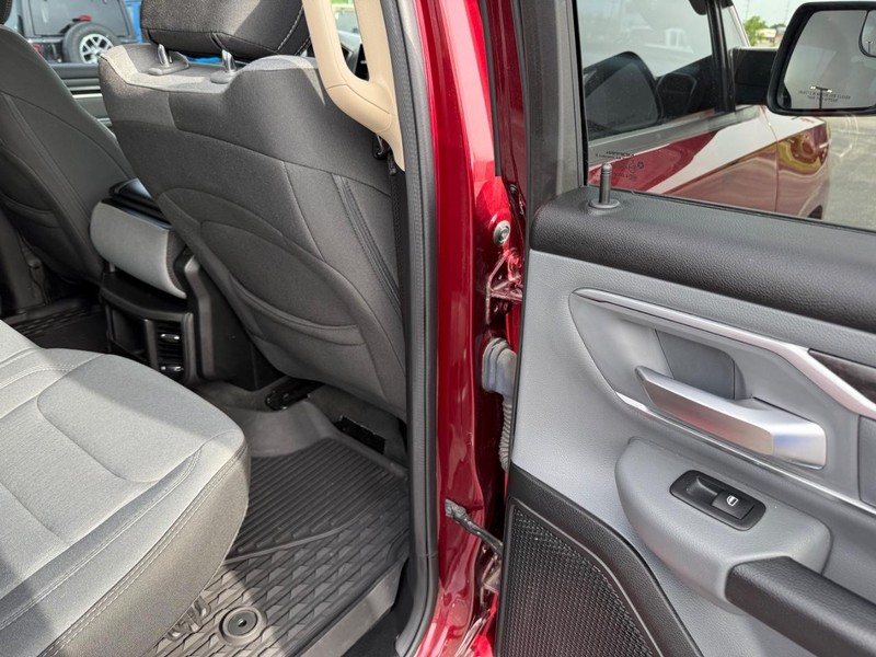 Ram 1500 Vehicle Full-screen Gallery Image 11