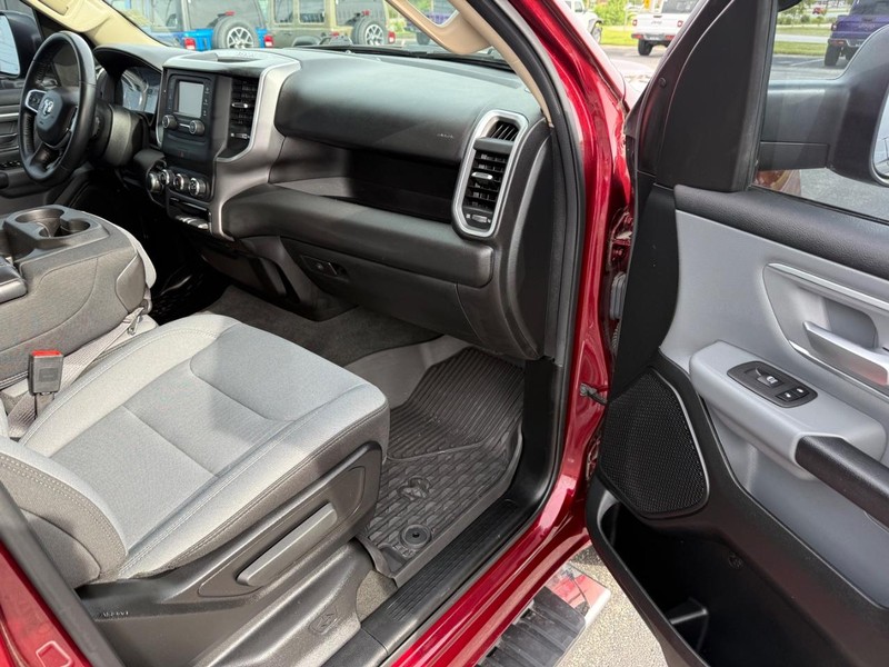 Ram 1500 Vehicle Full-screen Gallery Image 12