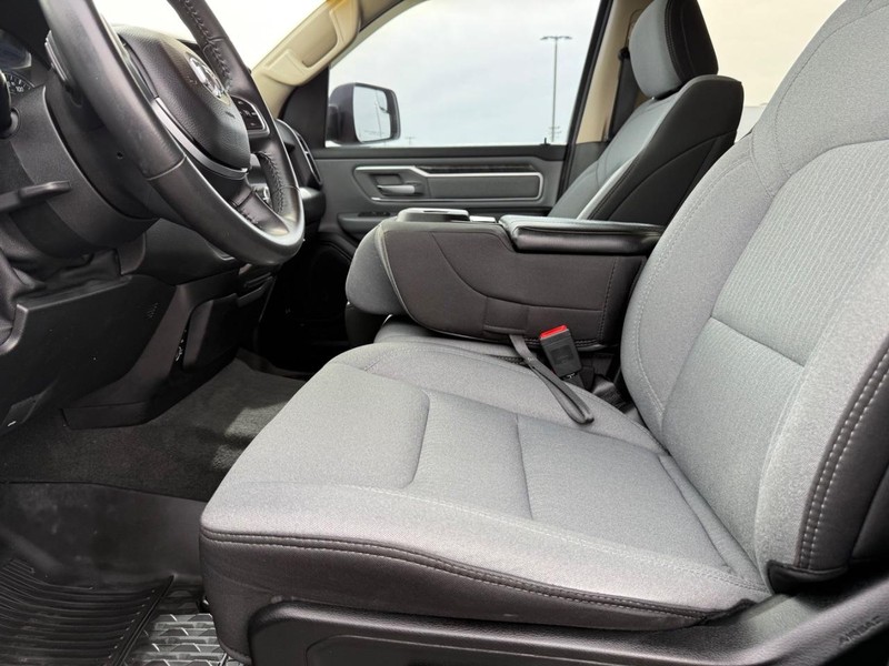 Ram 1500 Vehicle Full-screen Gallery Image 15