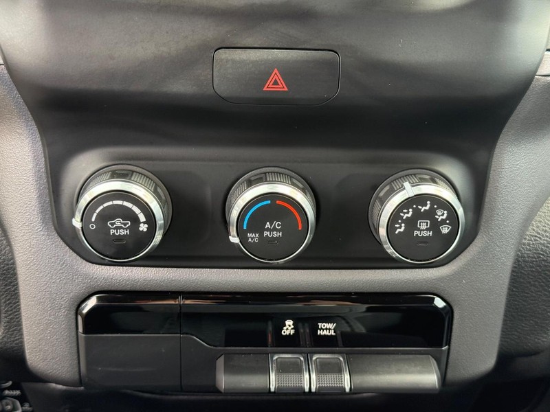 Ram 1500 Vehicle Full-screen Gallery Image 25