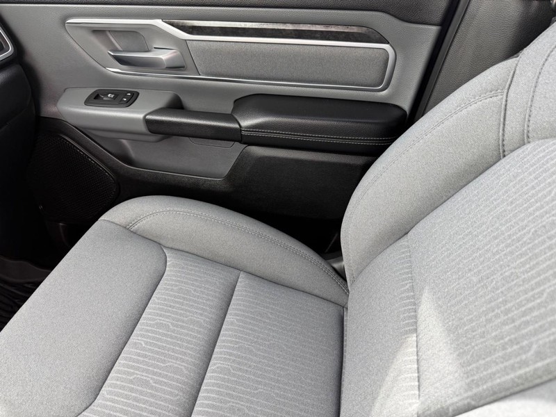 Ram 1500 Vehicle Full-screen Gallery Image 27