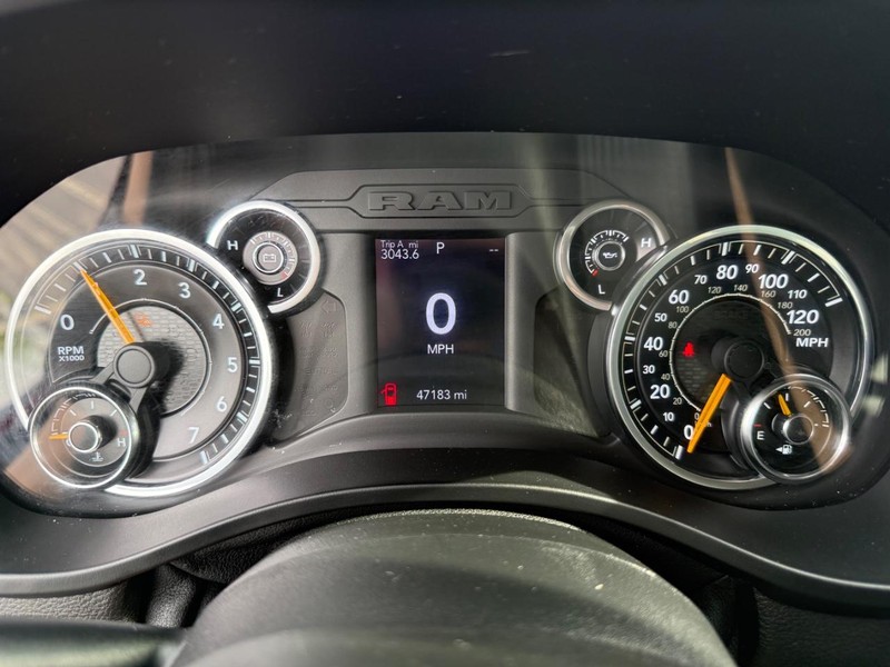 Ram 1500 Vehicle Full-screen Gallery Image 28
