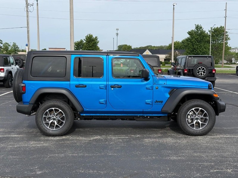 Jeep Wrangler Vehicle Full-screen Gallery Image 2