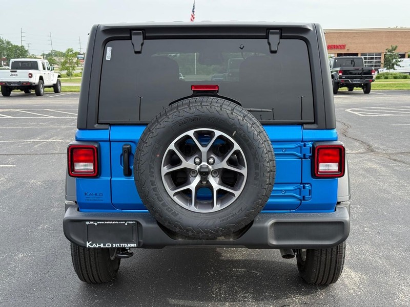 Jeep Wrangler Vehicle Full-screen Gallery Image 4