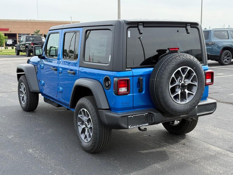 Jeep Wrangler Vehicle Full-screen Gallery Image 5