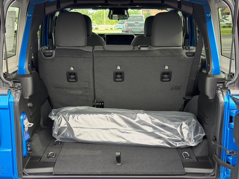 Jeep Wrangler Vehicle Full-screen Gallery Image 7