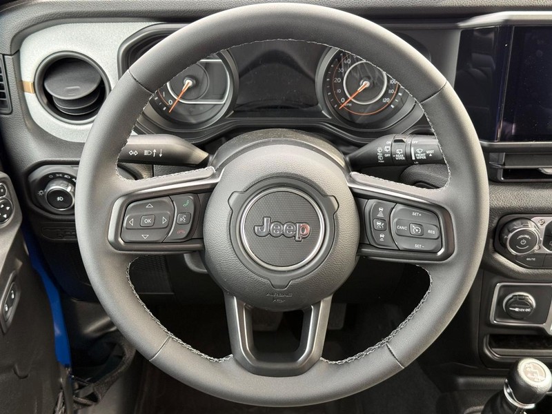 Jeep Wrangler Vehicle Full-screen Gallery Image 14