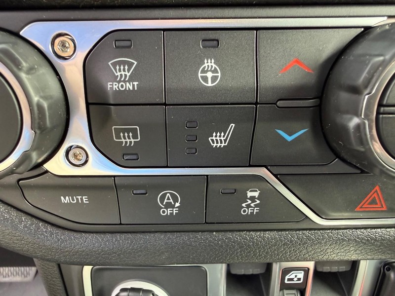 Jeep Wrangler Vehicle Full-screen Gallery Image 23