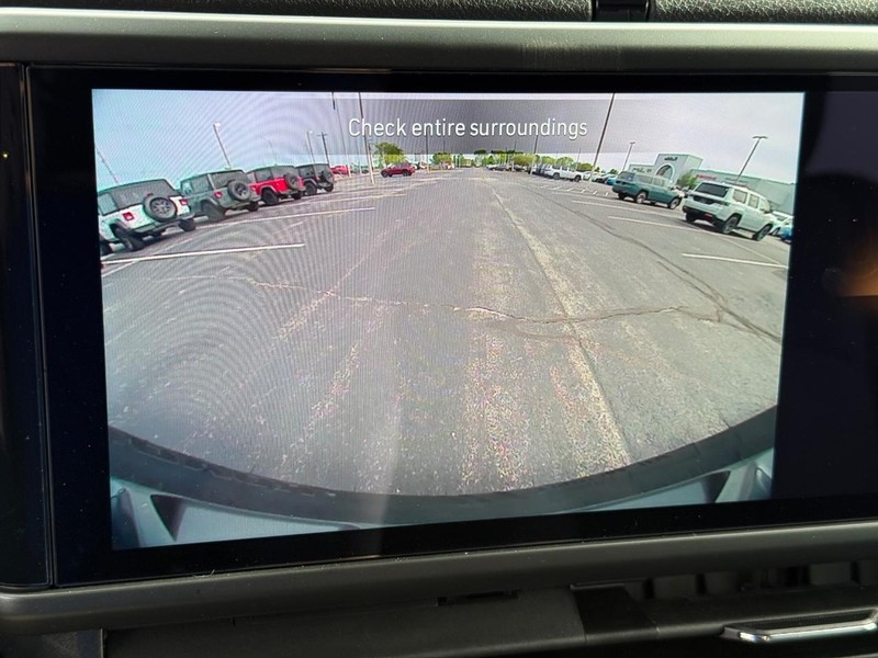 Jeep Wrangler Vehicle Full-screen Gallery Image 25
