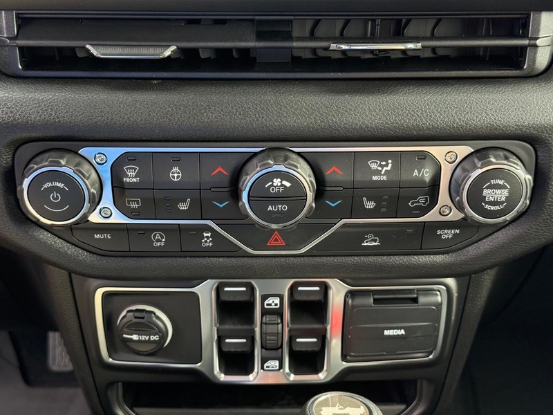 Jeep Wrangler Vehicle Full-screen Gallery Image 26