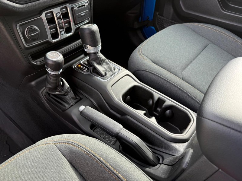 Jeep Wrangler Vehicle Full-screen Gallery Image 27