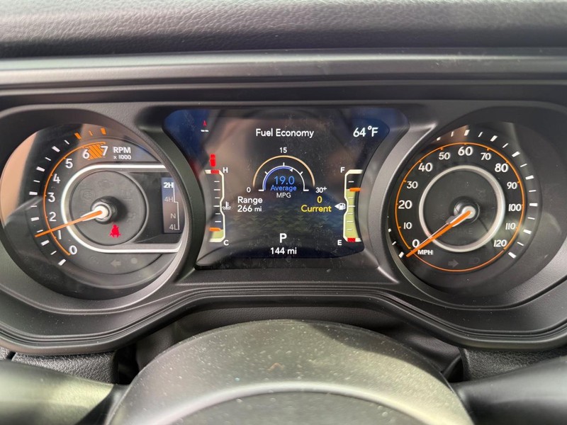 Jeep Wrangler Vehicle Full-screen Gallery Image 29