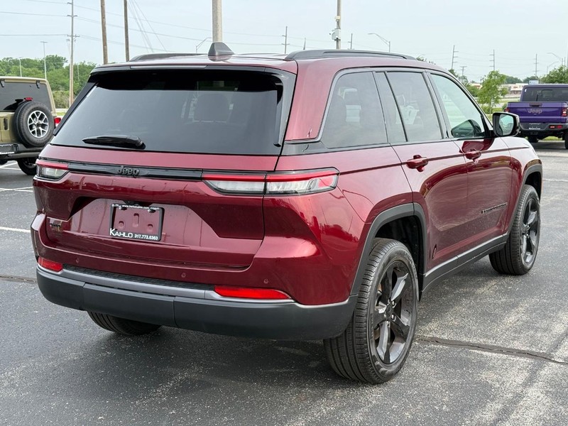 Jeep Grand Cherokee Vehicle Full-screen Gallery Image 3