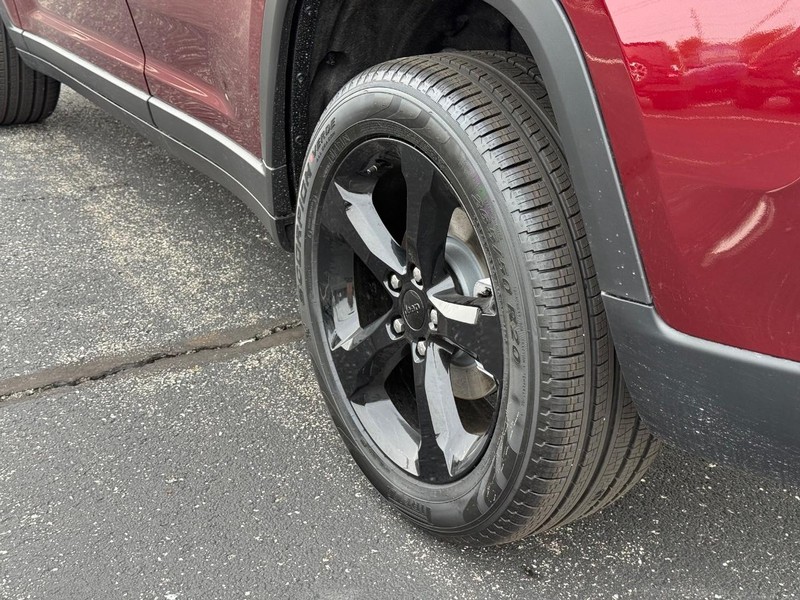 Jeep Grand Cherokee Vehicle Full-screen Gallery Image 6