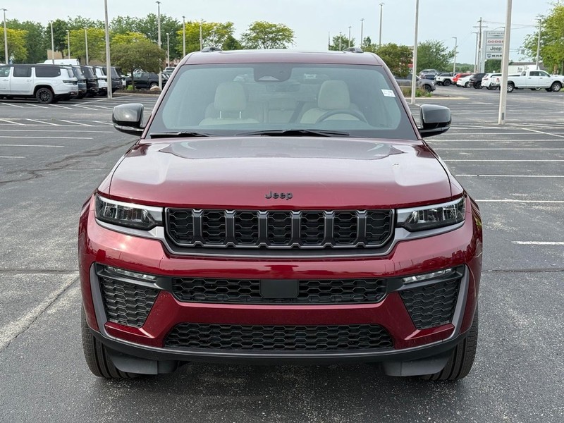 Jeep Grand Cherokee Vehicle Full-screen Gallery Image 11
