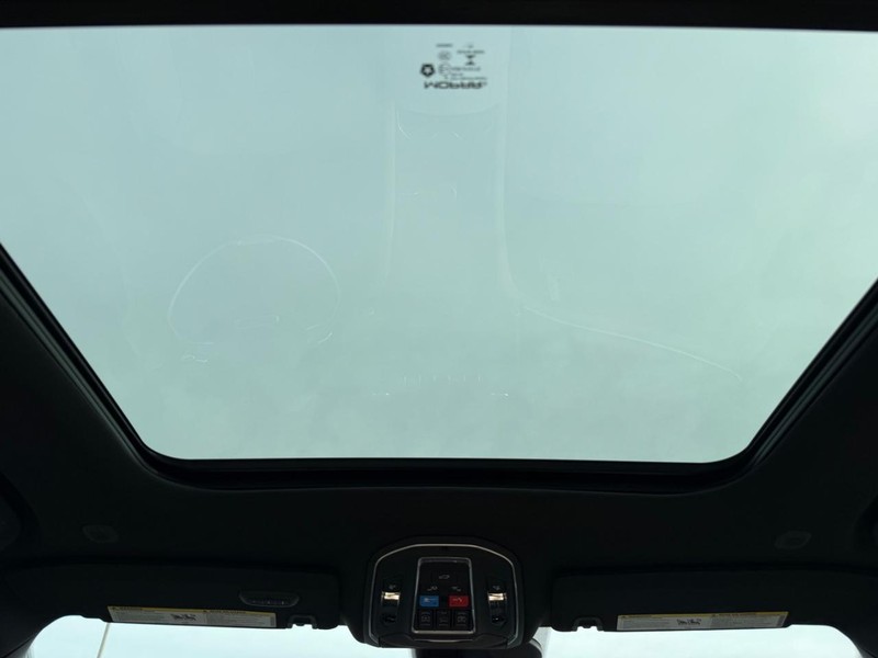 Jeep Grand Cherokee Vehicle Full-screen Gallery Image 14